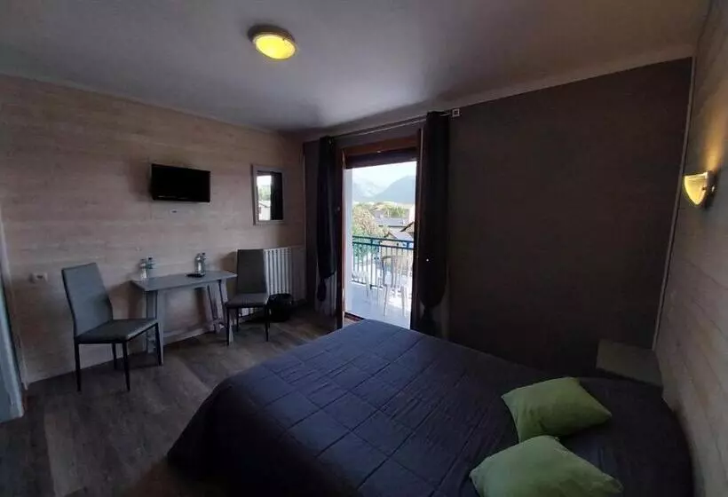 سوییت خانوادگی, Hôtel L Oustalet