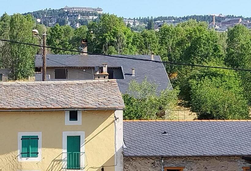 غرفة قياسية ثلاثية, Hôtel L Oustalet