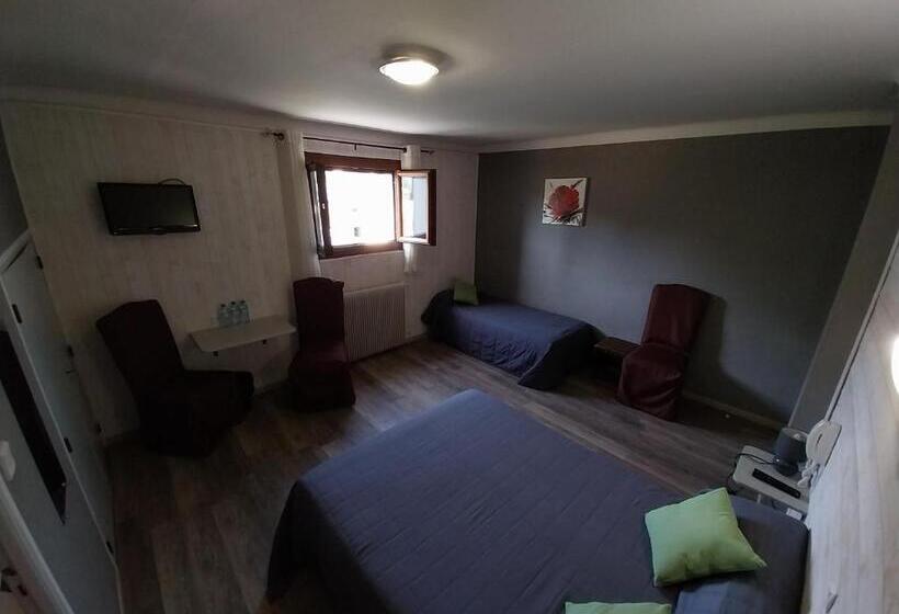 غرفة قياسية ثلاثية, Hôtel L Oustalet