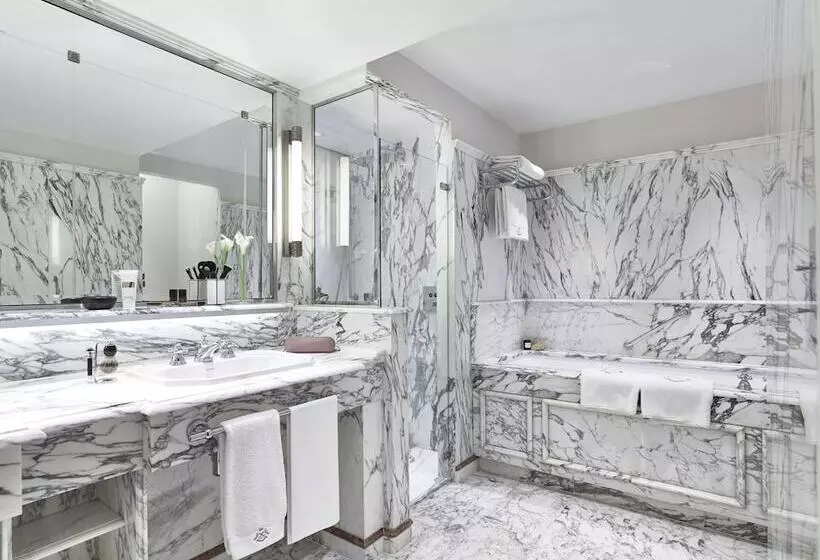 公園の見えるスーペリアルーム, Le Meurice – Dorchester Collection