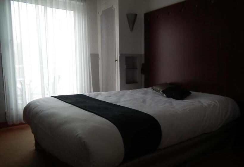 Номер Стандарт Вид на Озеро, Logis Cosy   Hôtel Le Moulin Neuf   Chantonnay
