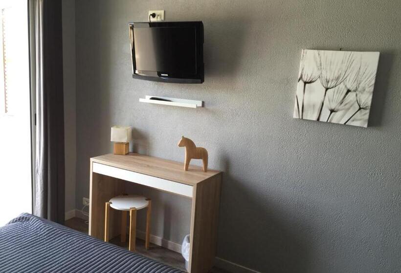 Номер Стандарт с Террасой, Logis Hôtel Le Manoir & Lounge