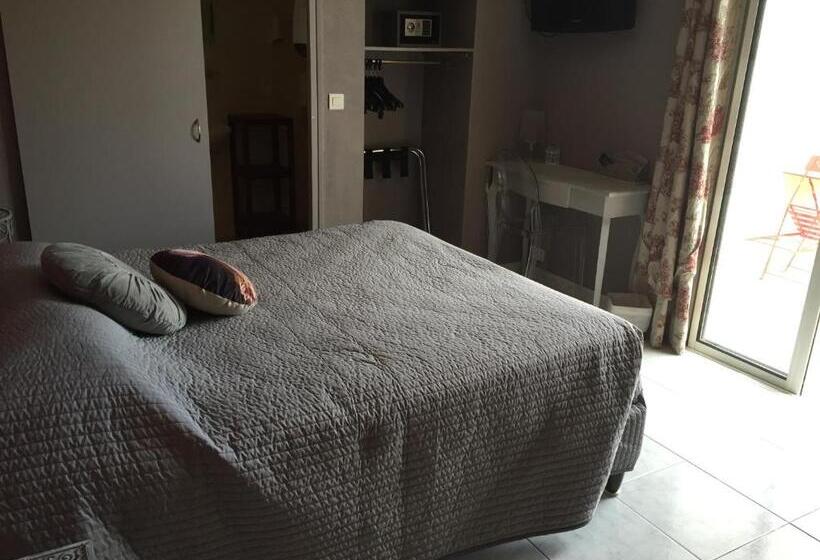 Номер Стандарт с Террасой, Logis Hôtel Le Manoir & Lounge