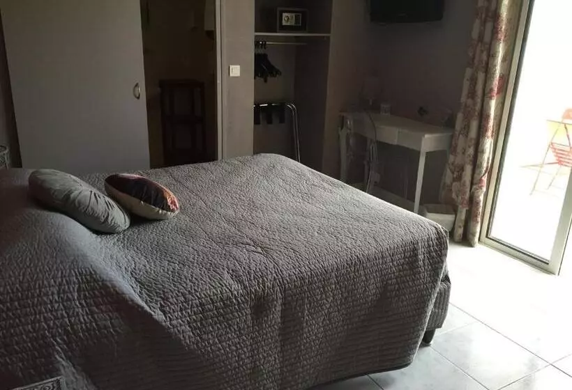 テラス付きスタンダードルーム, Logis Hôtel Le Manoir & Lounge