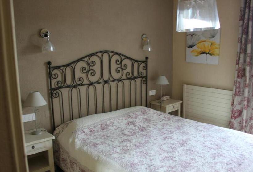 Номер Стандарт с Террасой, Logis Hôtel Le Manoir & Lounge