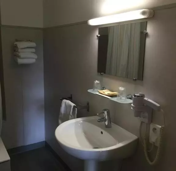 コンフォートルーム, Logis Hôtel Le Manoir & Lounge