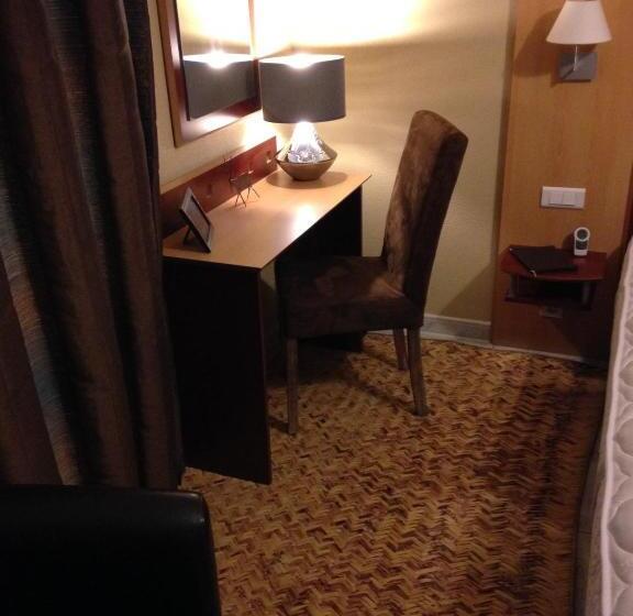 Номер Комфорт, Logis Hôtel Le Manoir & Lounge