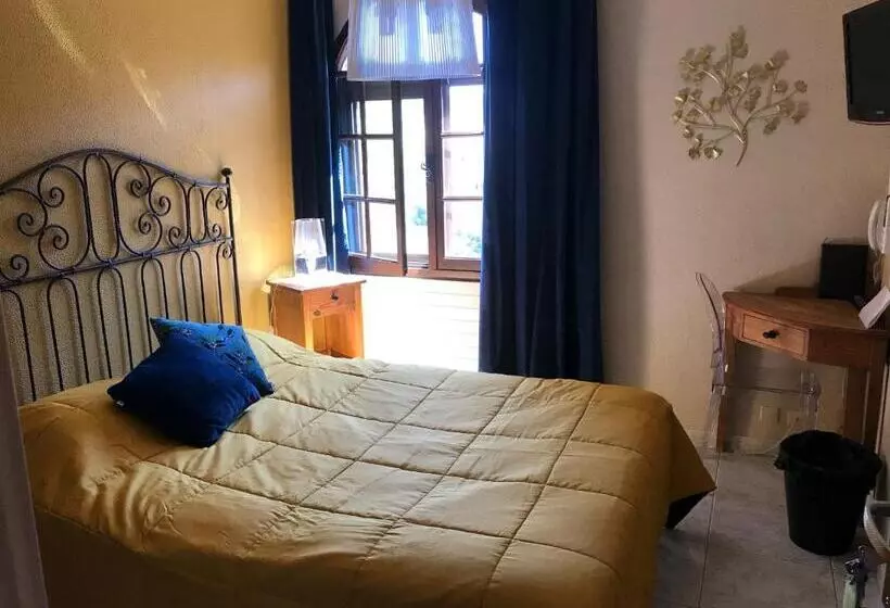 エコノミーシングルルーム, Logis Hôtel Le Manoir   Luberon
