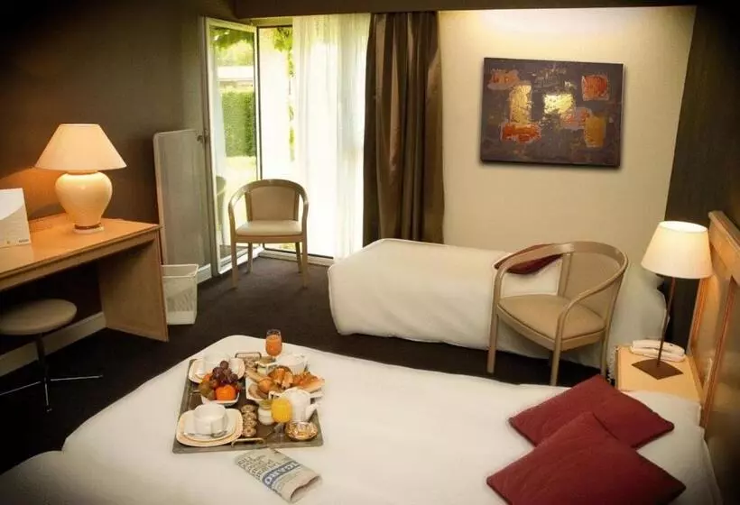 Pokój Czteroosobowy Standard, Logis Le Relais Fleuri