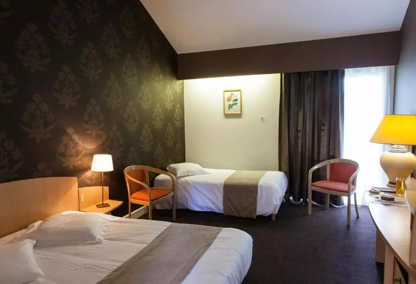 Pokój Czteroosobowy Standard, Logis Le Relais Fleuri