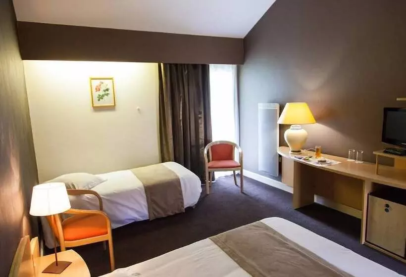Pokój Standard Trzyosobowy, Logis Le Relais Fleuri