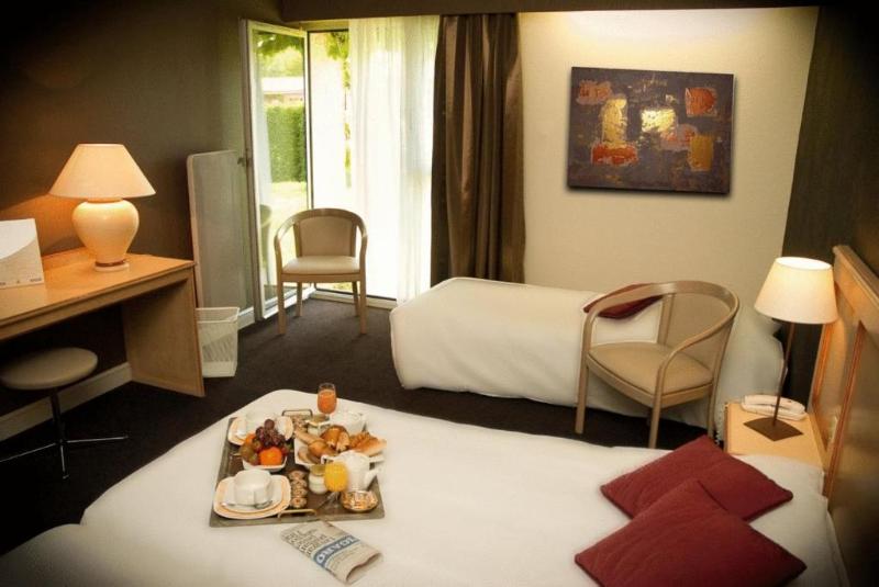 חדר סטנדרט לארבעה, Logis Le Relais Fleuri