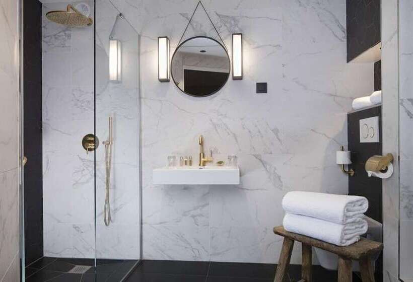 Camera Deluxe, Maxim Quartier Latin