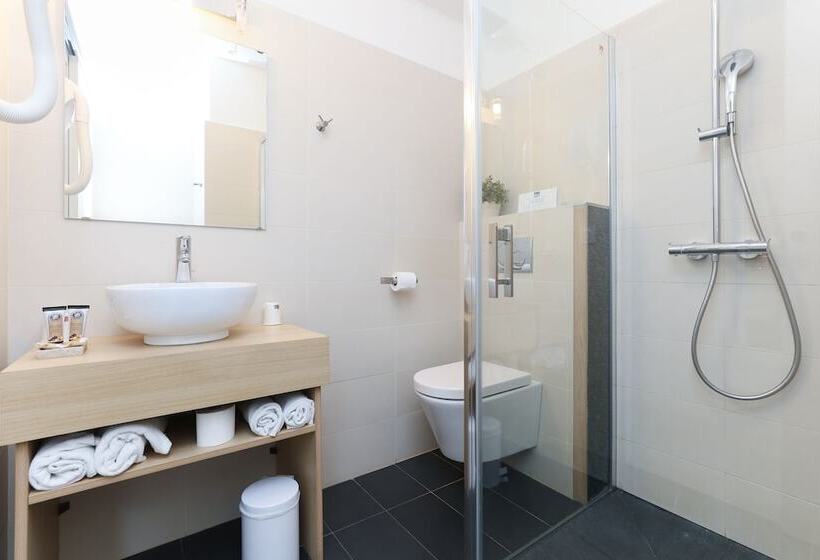 غرفة قياسية, Méditerranée