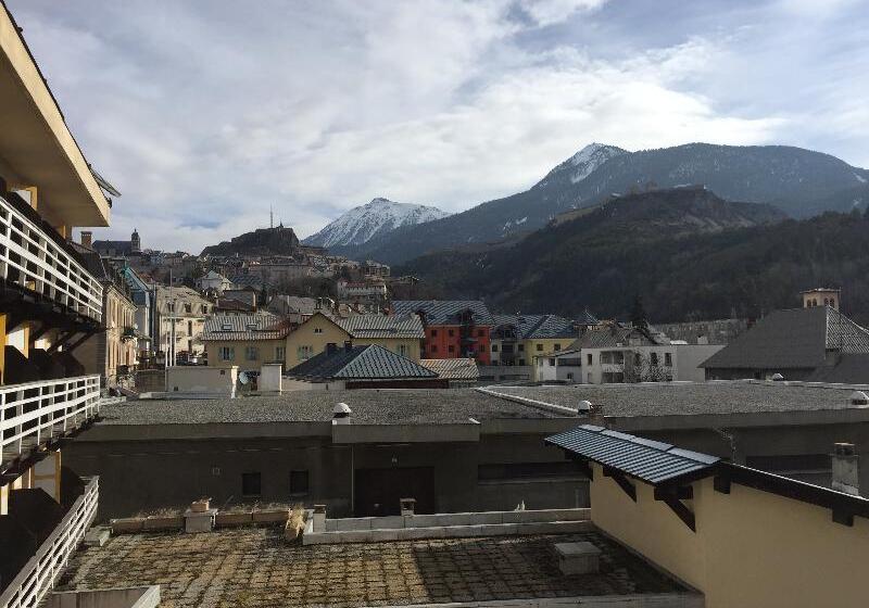 غرفة قياسية, Montbrison