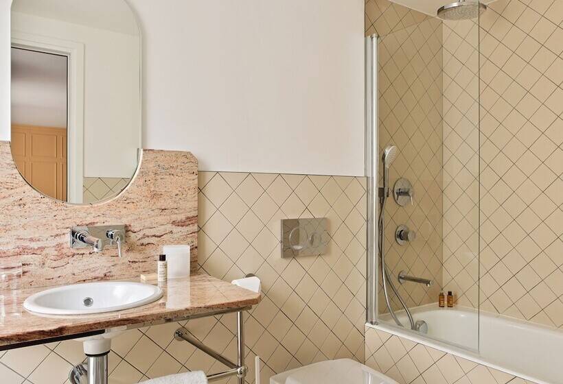 Üç Kişilik Standart Oda, New Hotel Lafayette