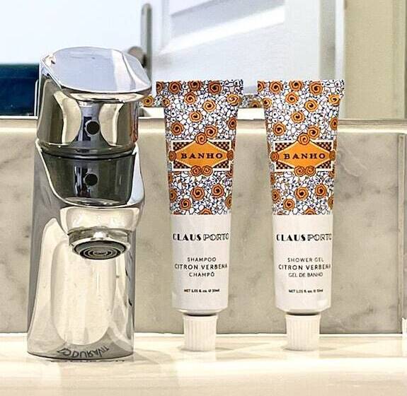 غرفة قياسية مطلّة علي البحر, Normandy