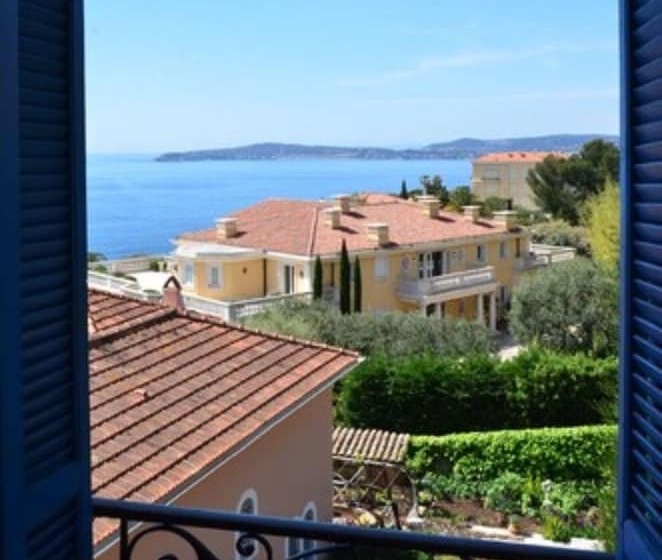 غرفة قياسية مطلّة علي البحر, Normandy