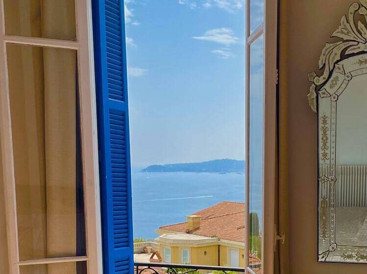 غرفة قياسية مطلّة علي البحر, Normandy