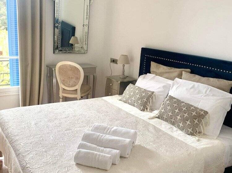 غرفة قياسية مطلّة علي البحر, Normandy