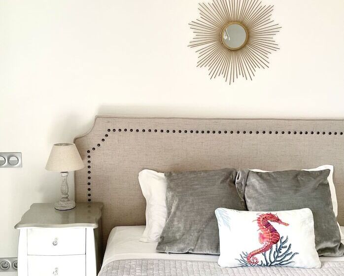 غرفة قياسية مطلّة علي البحر, Normandy