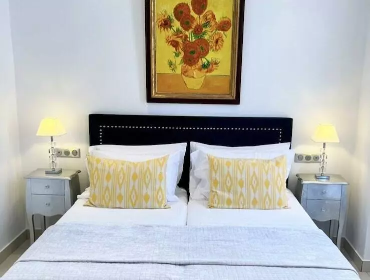 Suite Vista Muntanya, Normandy