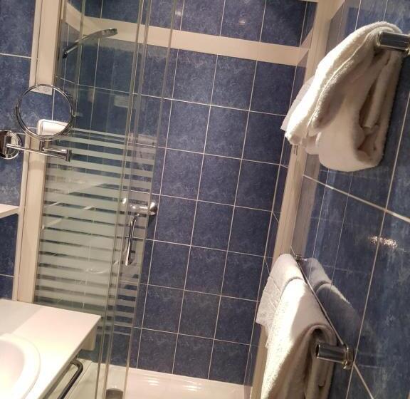 스탠다드 룸, Logis Hôtel Restaurant Le Monarque