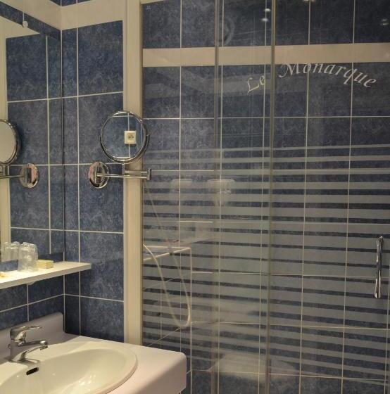 스탠다드 트리플 룸, Logis Hôtel Restaurant Le Monarque