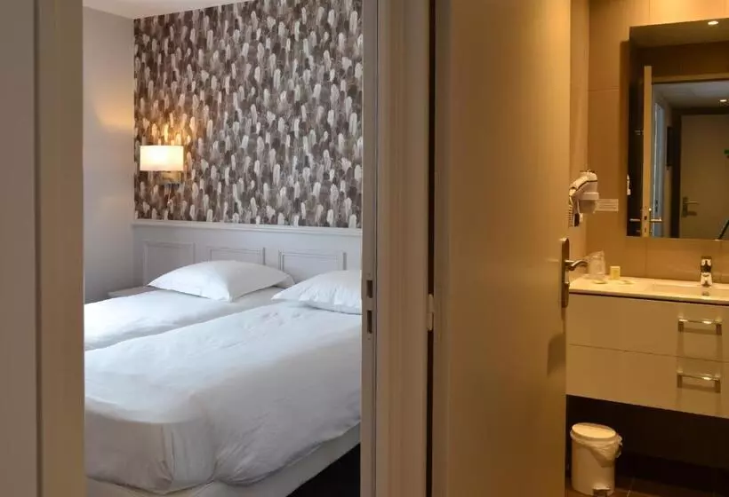 اتاق استاندارد چهار تخته, Logis Hôtel Restaurant Le Monarque