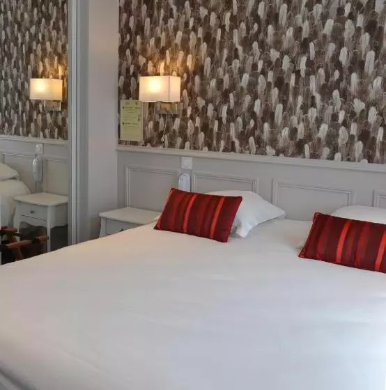 اتاق استاندارد چهار تخته, Logis Hôtel Restaurant Le Monarque