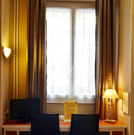 장애인을 위한 킹사이즈 침대 스탠다드 룸, Logis Hôtel Restaurant Le Monarque