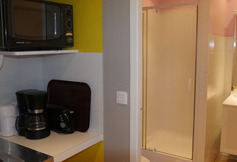 스탠다드 스튜디오, Savary