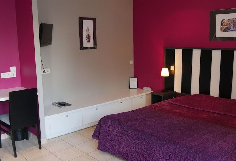 스탠다드 스튜디오, Savary