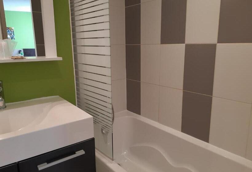 스탠다드 룸, Savary