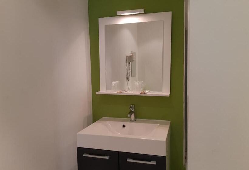 스탠다드 룸, Savary