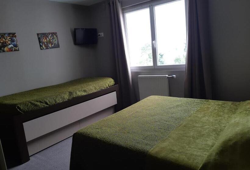 패밀리 룸, Savary