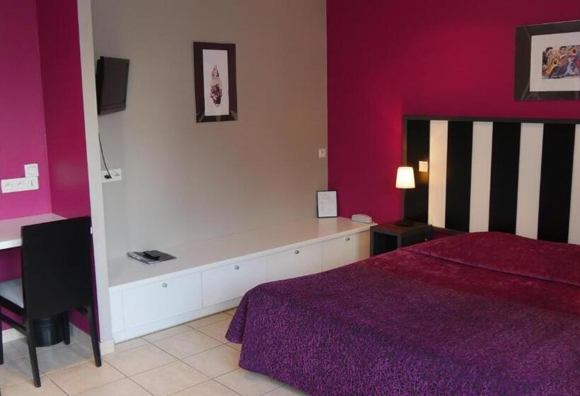 스탠다드 스튜디오, Savary