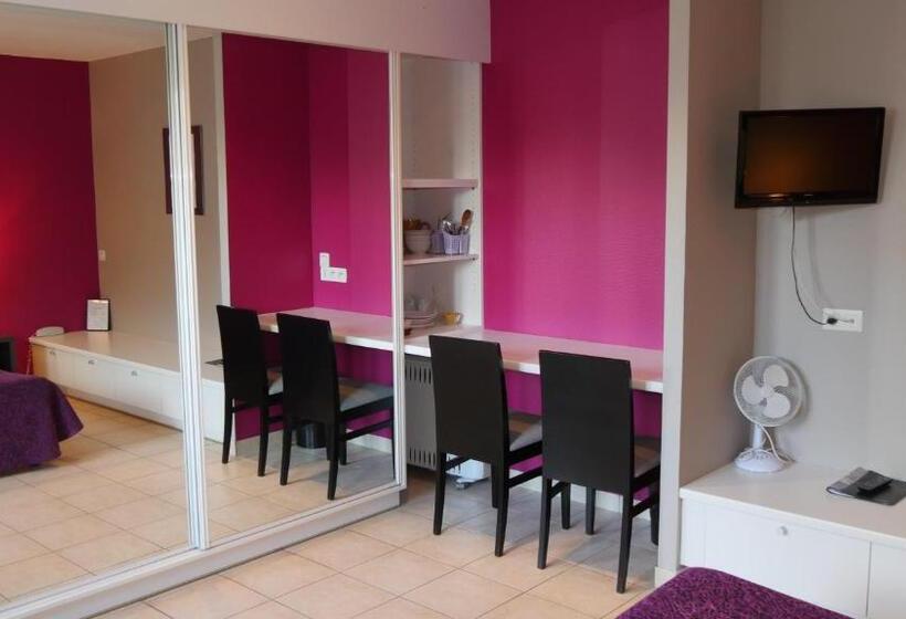 스탠다드 스튜디오, Savary