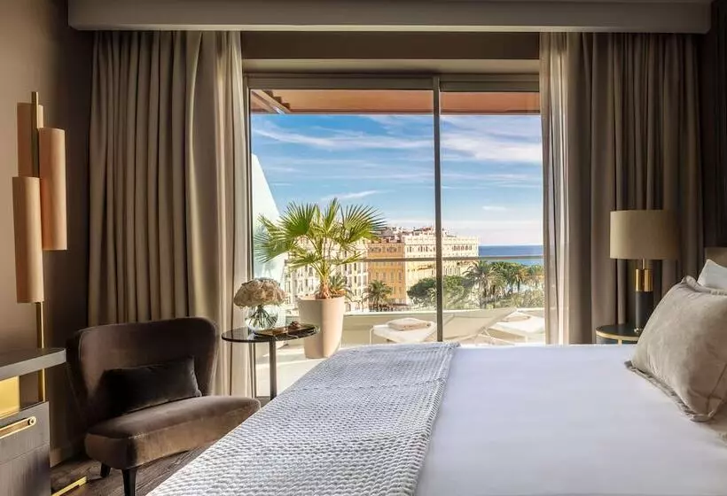 オーシャンビューのプレミアムルーム。, Anantara Plaza Nice