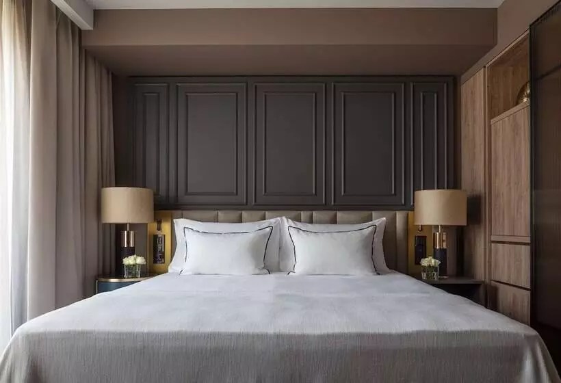 オーシャンビューのプレミアムルーム。, Anantara Plaza Nice