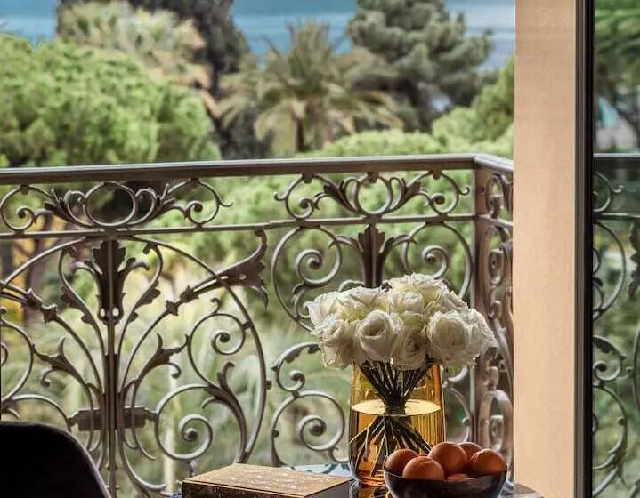 オーシャンビューのプレミアムルーム。, Anantara Plaza Nice