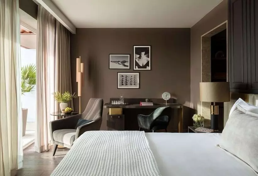 オーシャンビューのプレミアムルーム。, Anantara Plaza Nice