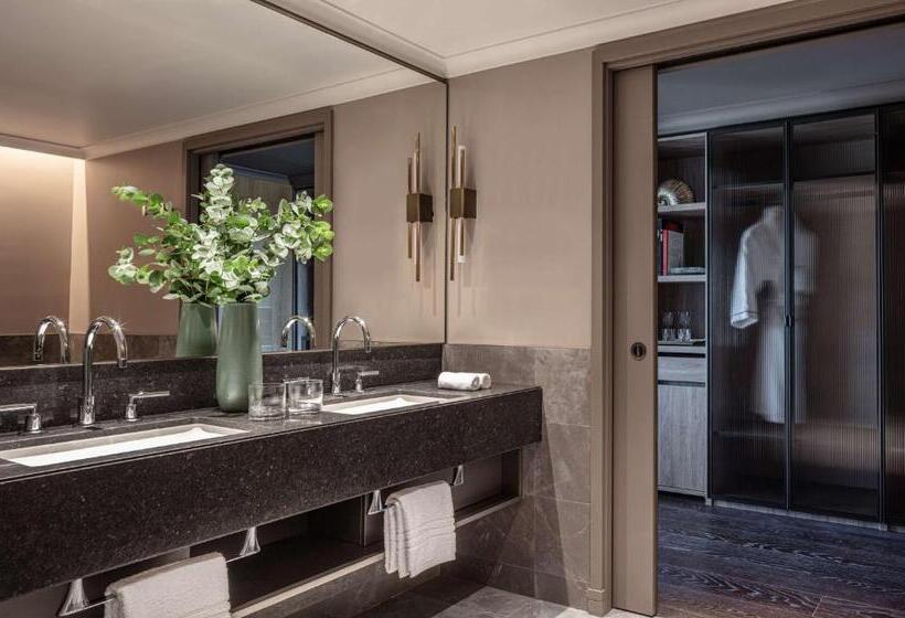 سوییت جونیور با چشمانداز دریا, Anantara Plaza Nice