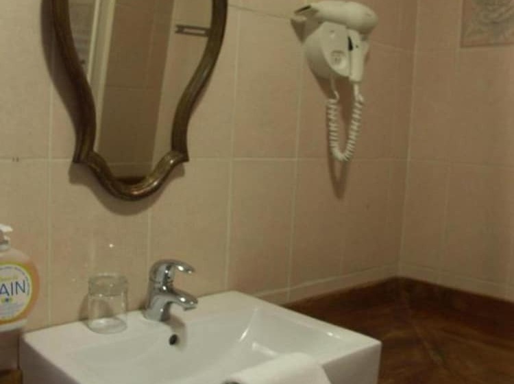 Номер Economy, Du Palais