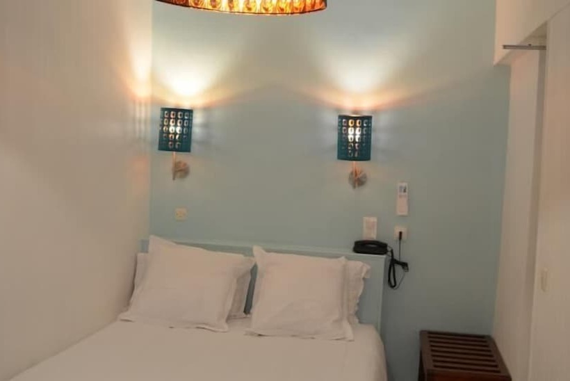 单人经济间, Hôtel Les Corps Saints