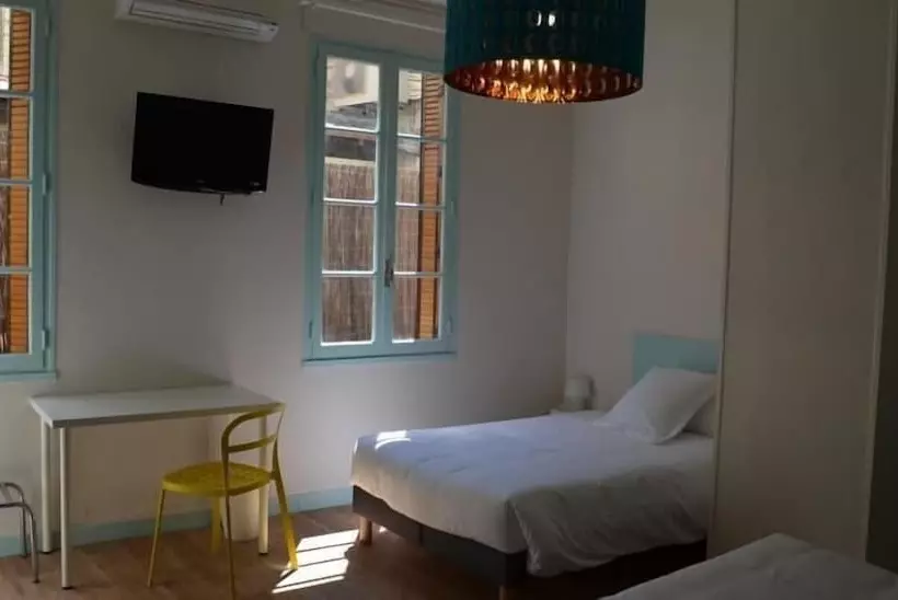 اتاق استاندارد سه نفره, Hôtel Les Corps Saints