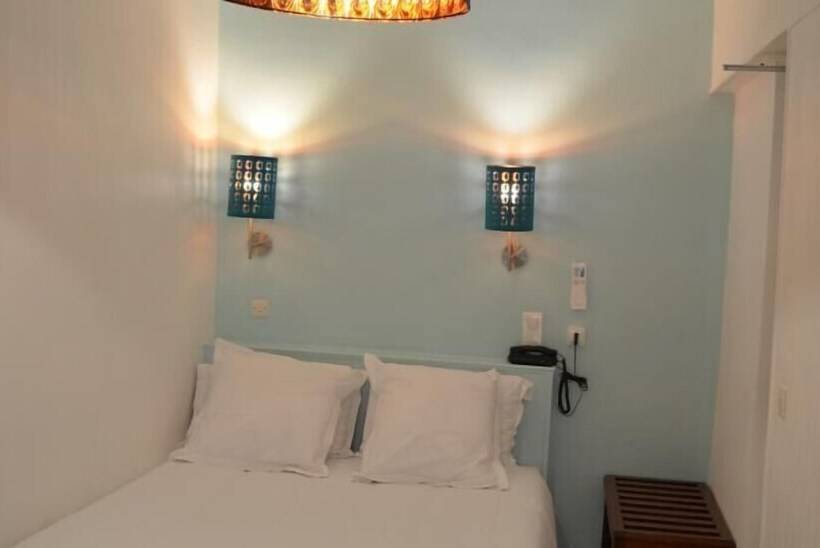 单人经济间, Hôtel Les Corps Saints