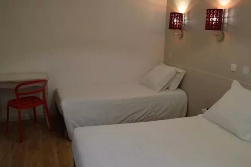 اتاق استاندارد سه نفره, Hôtel Les Corps Saints