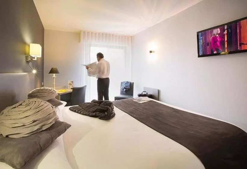 スタンダード４人部屋, Logis Le Relais De Farrou   Hôtel   Restaurant   Spa