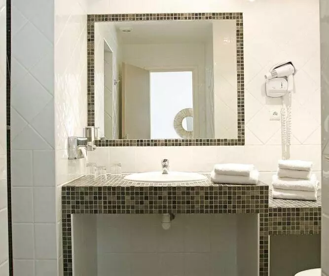 اتاق کلاسیک سه تخته, Le Saint Erasme, Hotel Eco Friendly